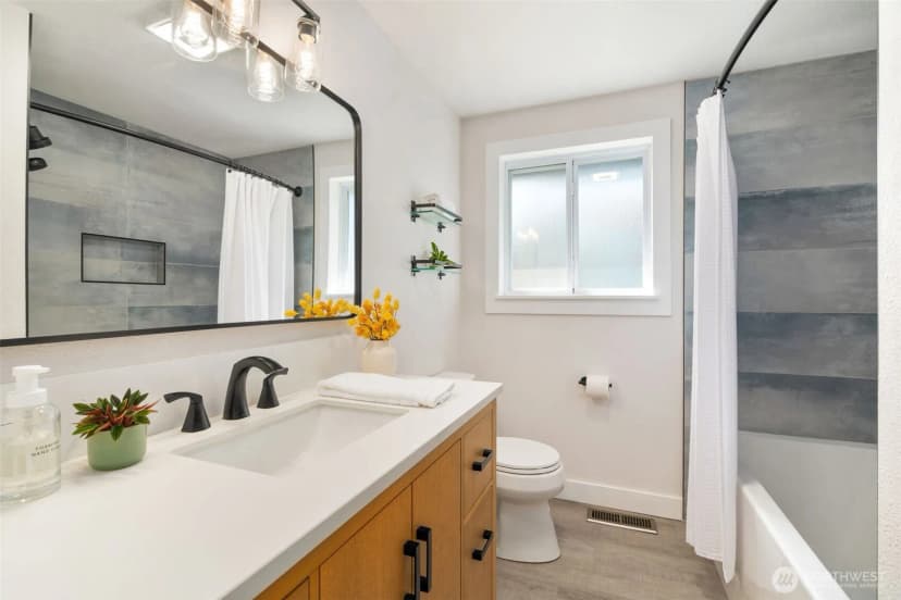 Property photo for 2530 57th Avenue Ne, Tacoma photo 16