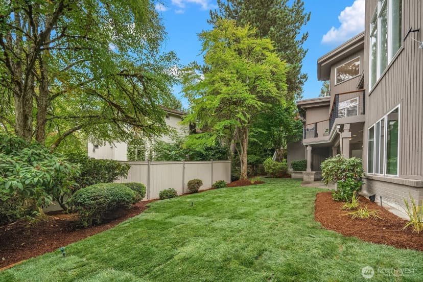Property photo for 9506 Ne Points Drive, Kirkland photo 37