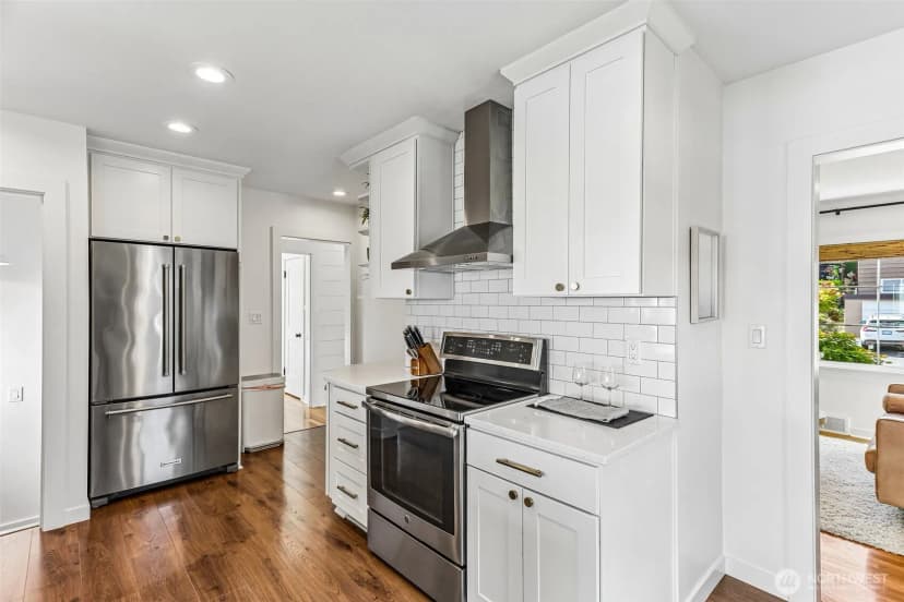 Property photo for 3806 36th Avenue Sw, Seattle photo 8