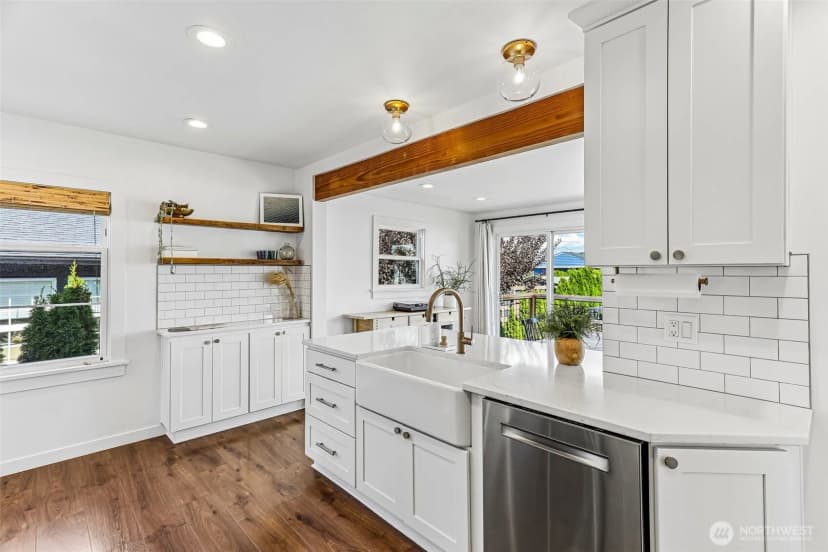 Property photo for 3806 36th Avenue Sw, Seattle photo 9