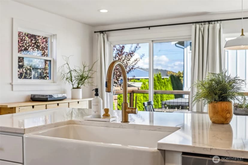 Property photo for 3806 36th Avenue Sw, Seattle photo 10