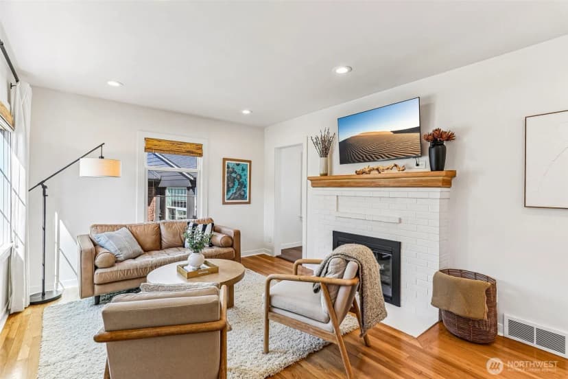 Property photo for 3806 36th Avenue Sw, Seattle photo 4