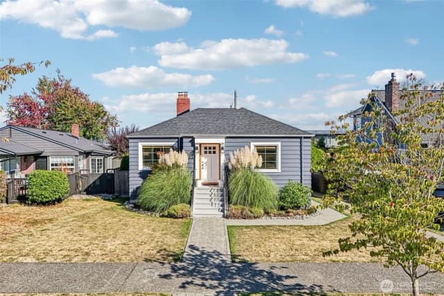 Property photo for 3806 36th Avenue Sw, Seattle photo 2