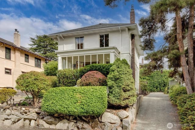 Property photo for 3312 Hunter Boulevard S, Seattle photo 2