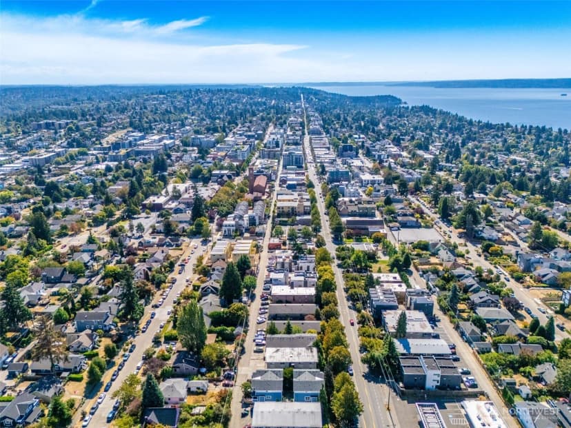 Property photo for 4018 California Avenue Sw, Seattle photo 8