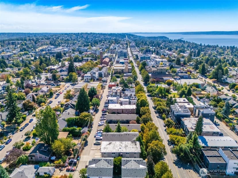 Property photo for 4018 California Avenue Sw, Seattle photo 17