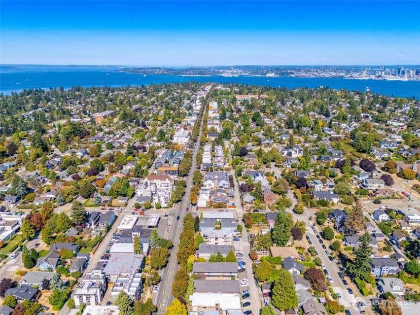 Property photo for 4018 California Avenue Sw, Seattle photo 11