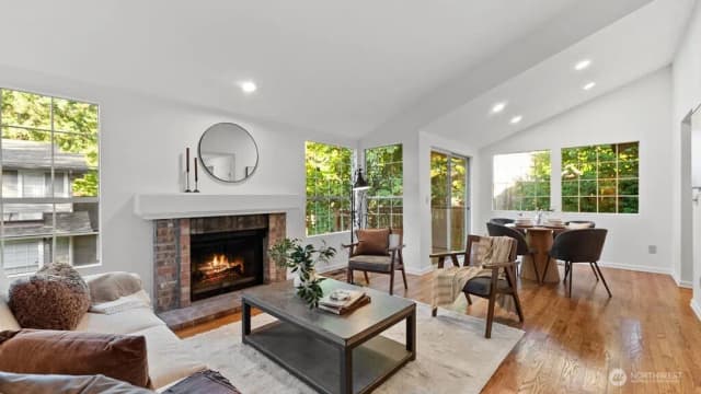 Property photo for 11426 Se 67th Place, Bellevue photo 4