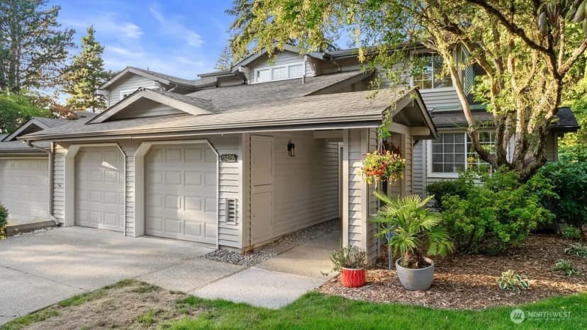 Property photo for 11426 Se 67th Place, Bellevue photo 2