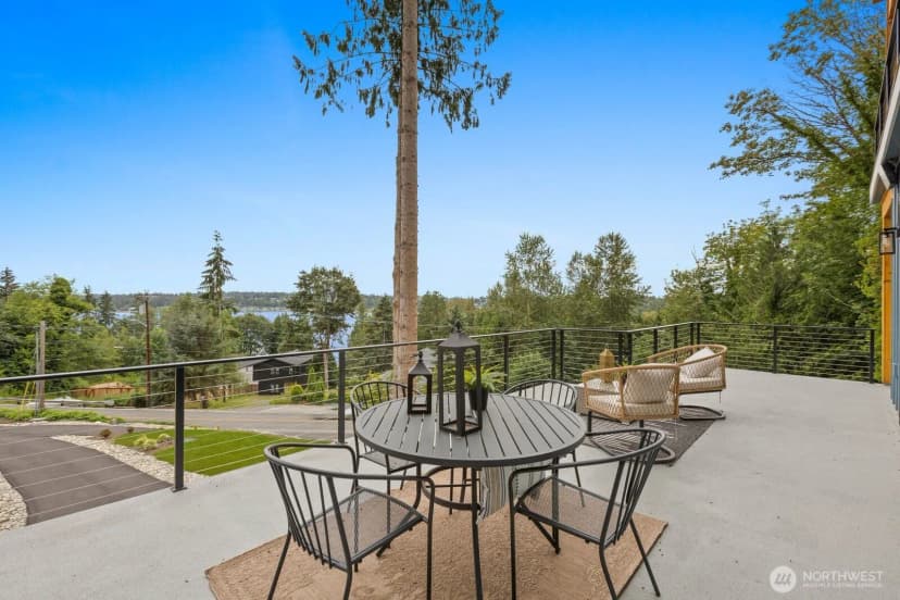 Property photo for 10719 Lake View Drive, Lake Stevens photo 18