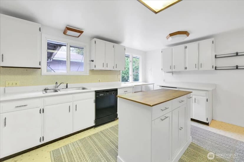 Property photo for 13111 Ashworth Avenue N, Seattle photo 11