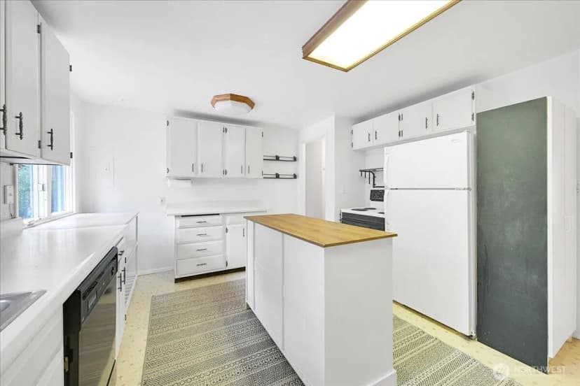 Property photo for 13111 Ashworth Avenue N, Seattle photo 12