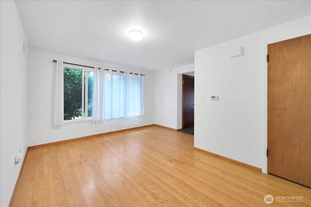 Property photo for 13111 Ashworth Avenue N, Seattle photo 4