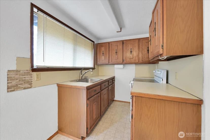 Property photo for 13111 Ashworth Avenue N, Seattle photo 16