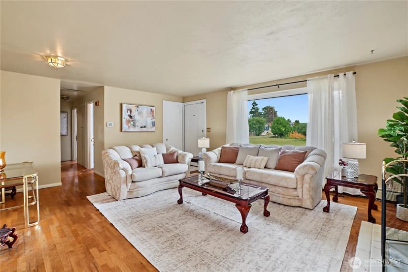 Property photo for 10810 59th Avenue Sw, Lakewood photo 4