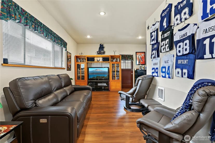 Property photo for 10810 59th Avenue Sw, Lakewood photo 24