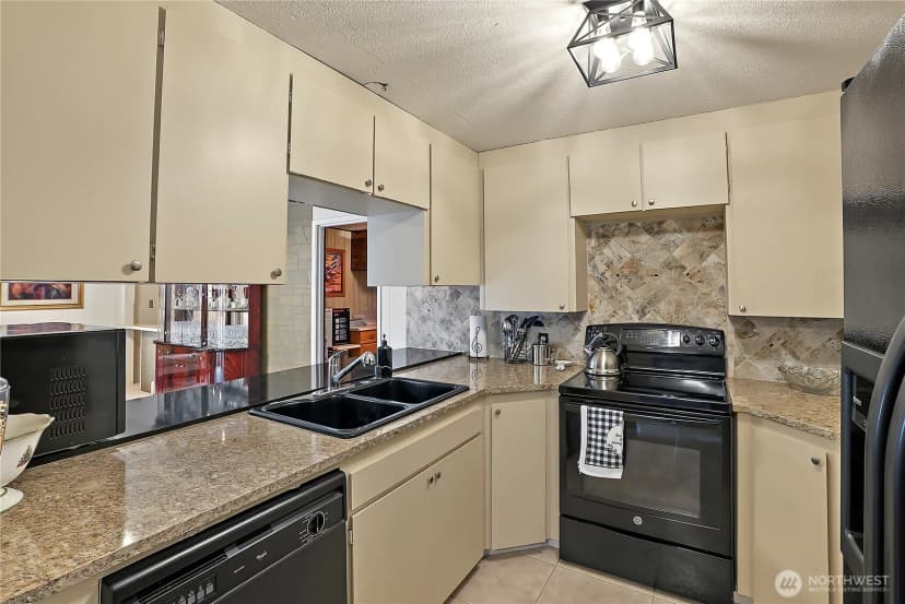 Property photo for 10810 59th Avenue Sw, Lakewood photo 8
