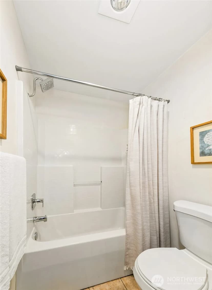 Property photo for 1313 N 95th Street, Seattle photo 10