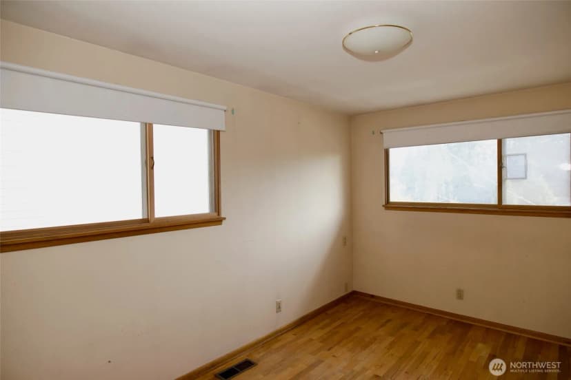 Property photo for 16333 Densmore Avenue N, Shoreline photo 13