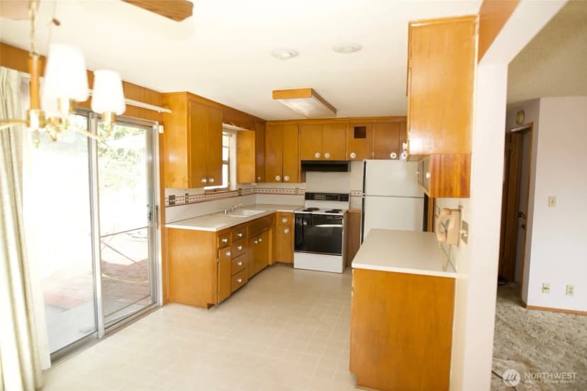 Property photo for 16333 Densmore Avenue N, Shoreline photo 8
