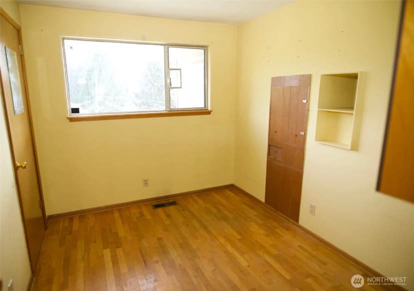 Property photo for 16333 Densmore Avenue N, Shoreline photo 14