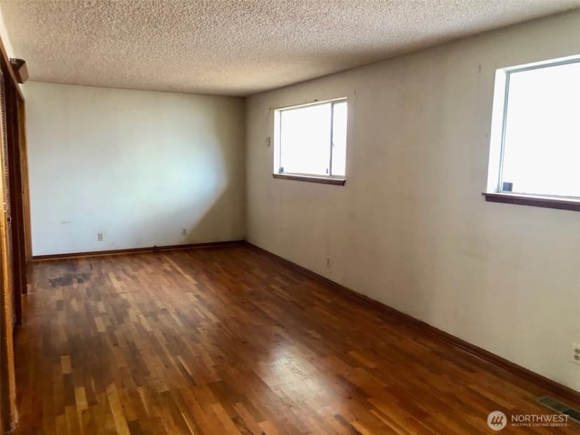 Property photo for 16333 Densmore Avenue N, Shoreline photo 12