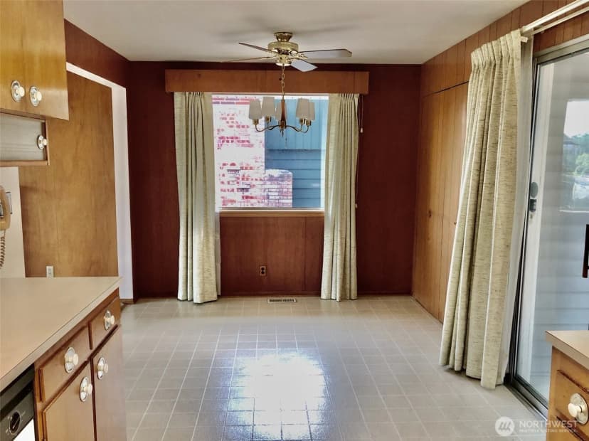Property photo for 16333 Densmore Avenue N, Shoreline photo 7