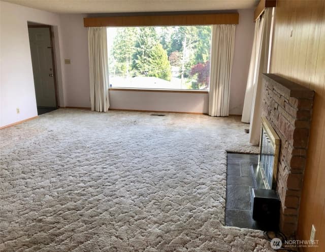 Property photo for 16333 Densmore Avenue N, Shoreline photo 3