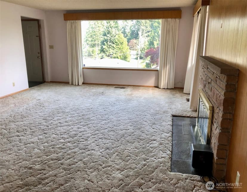Property photo for 16333 Densmore Avenue N, Shoreline photo 3