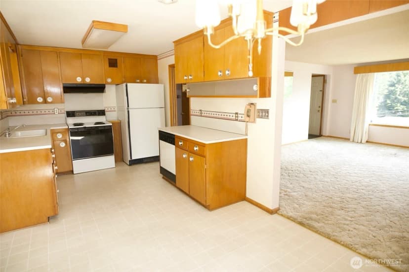 Property photo for 16333 Densmore Avenue N, Shoreline photo 9