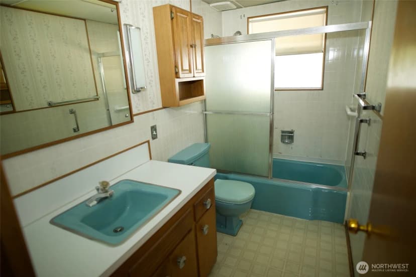 Property photo for 16333 Densmore Avenue N, Shoreline photo 15
