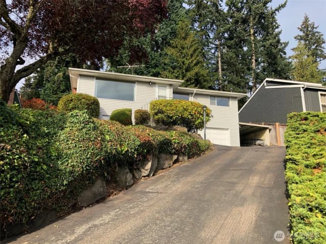 Property photo for 16333 Densmore Avenue N, Shoreline photo 2