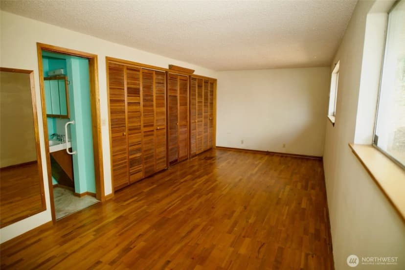 Property photo for 16333 Densmore Avenue N, Shoreline photo 11