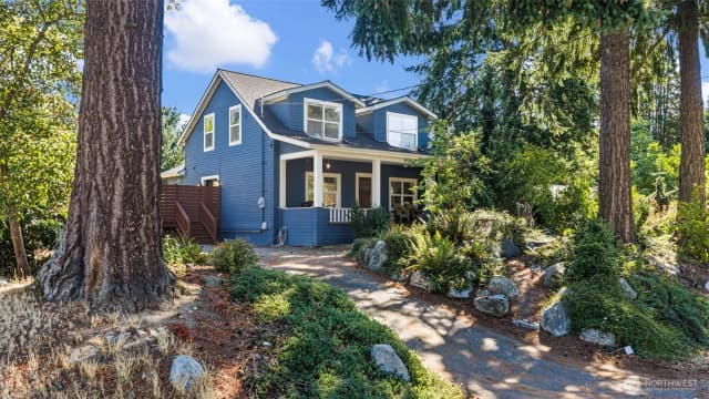 Property photo for 15520 Burke Avenue N, Shoreline photo 2