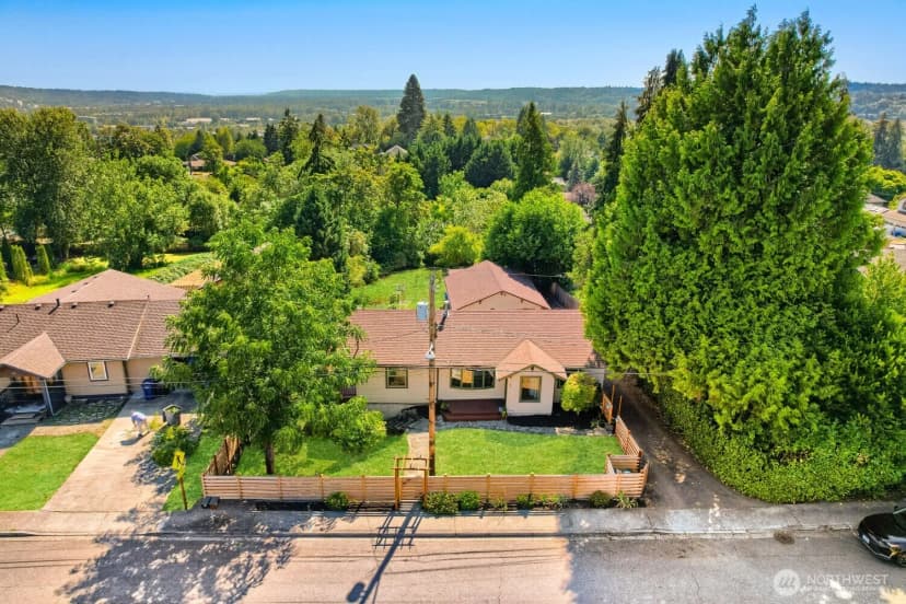 Property photo for 909 Sw Langston Road, Renton