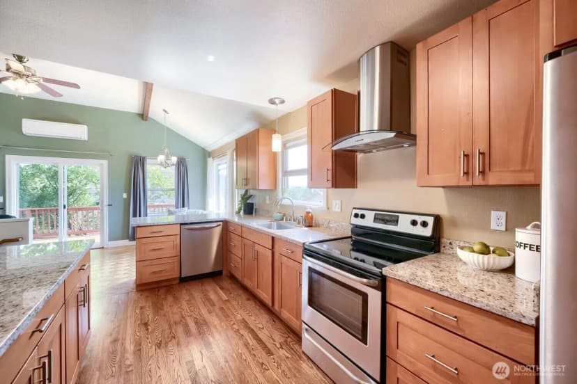Property photo for 909 Sw Langston Road, Renton photo 9
