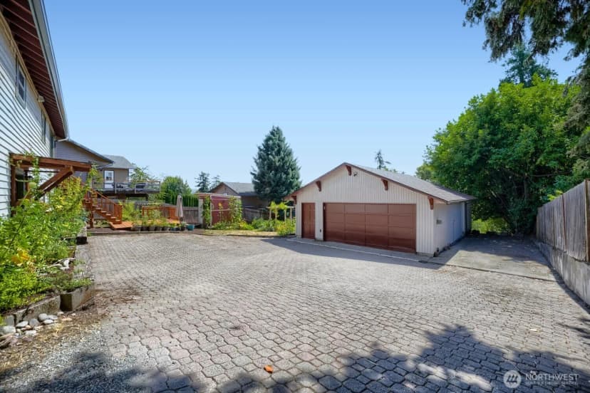 Property photo for 909 Sw Langston Road, Renton photo 21