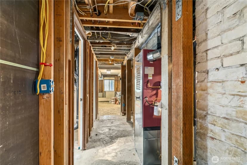 Property photo for 3438 10th Avenue W, Seattle photo 32