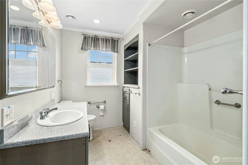 Property photo for 3438 10th Avenue W, Seattle photo 25