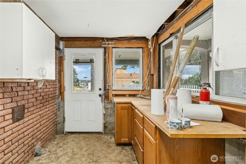 Property photo for 3438 10th Avenue W, Seattle photo 28
