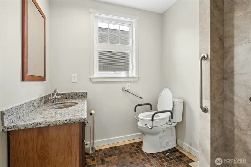 Property photo for 3438 10th Avenue W, Seattle photo 13