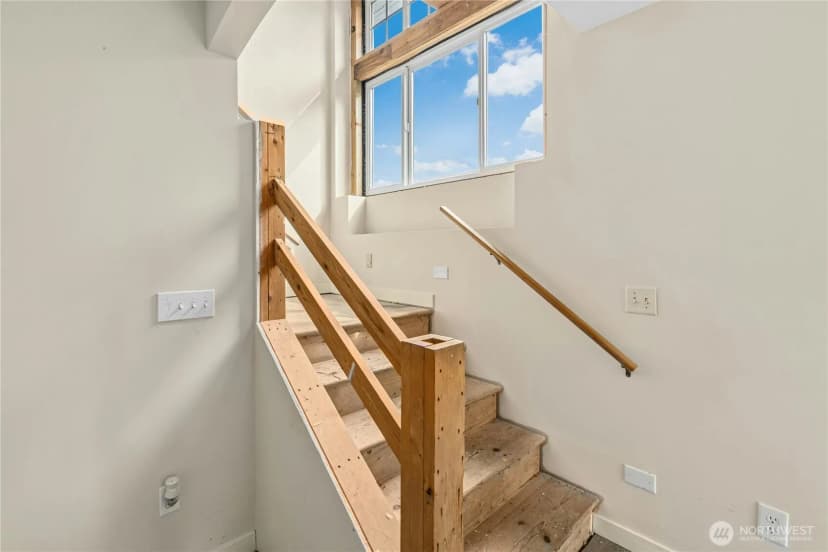 Property photo for 3438 10th Avenue W, Seattle photo 4
