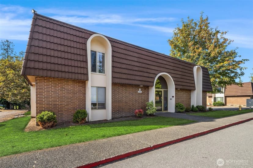 Property photo for 11006 Ne 68th Street #811, Kirkland photo 13