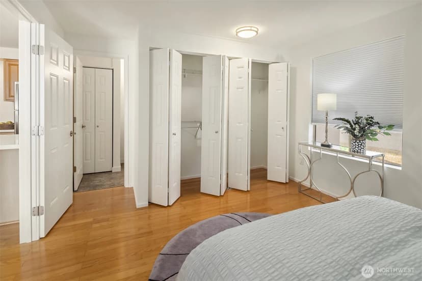 Property photo for 11006 Ne 68th Street #811, Kirkland photo 11