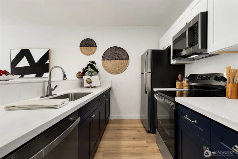 Property photo for 5824 Ne 75th Street #d-307, Seattle photo 2