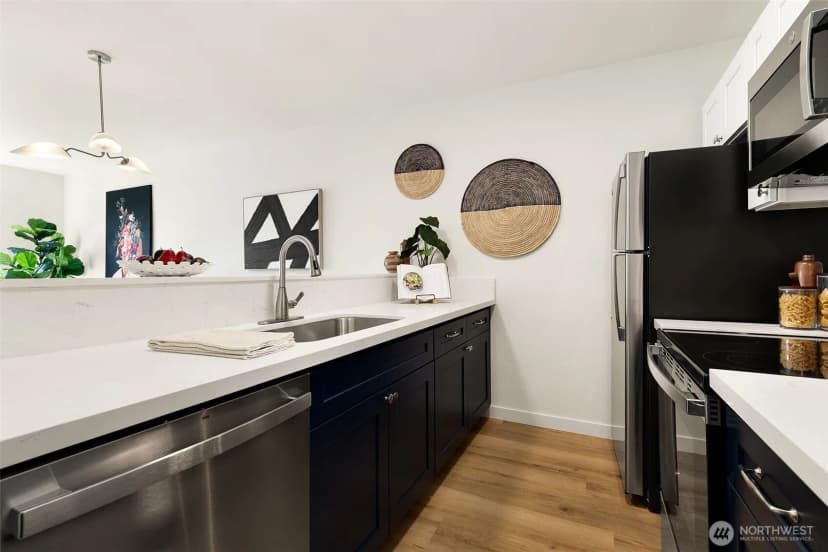 Property photo for 5824 Ne 75th Street #d-307, Seattle photo 13