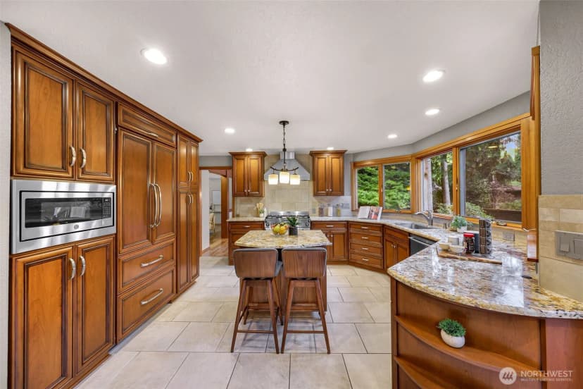 Property photo for 21608 Ne 24th Street, Sammamish photo 11