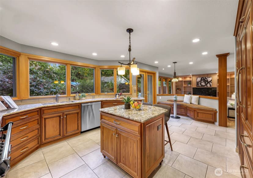 Property photo for 21608 Ne 24th Street, Sammamish photo 8