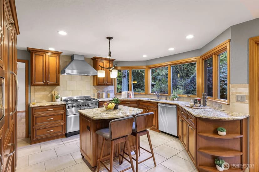 Property photo for 21608 Ne 24th Street, Sammamish photo 9