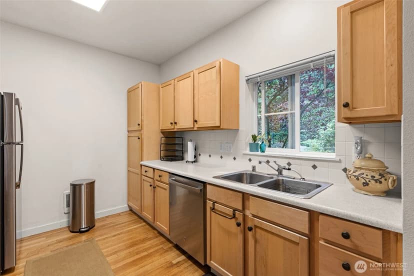 Property photo for 9700 Ravenna Avenue Ne #11, Seattle photo 8